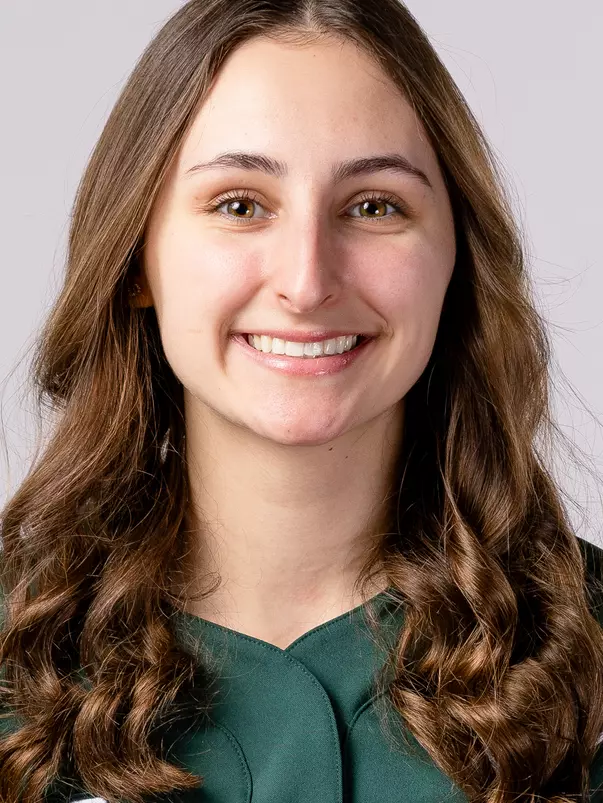 Sydney Doloszycki Headshot 2023