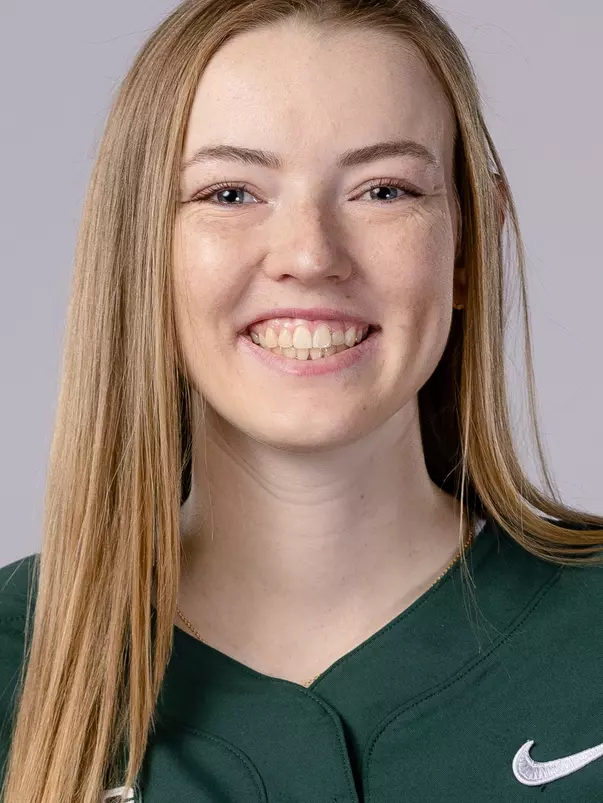 Macy Lee Headshot 2023