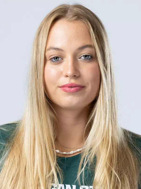 Karolina Staniszewska, headshot, 2023