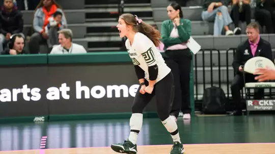 Volleyball Heads West Facing #16 USC, UCLA