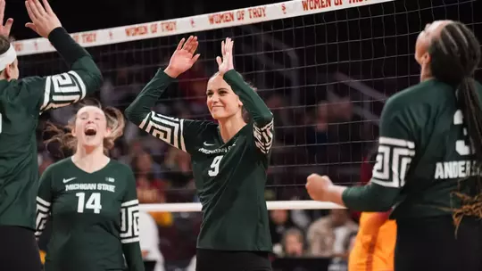 Volleyball Hosts #15 Minnesota, Ohio State in Breslin