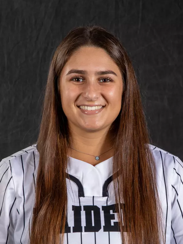 2022 Mia Marinakis Headshot