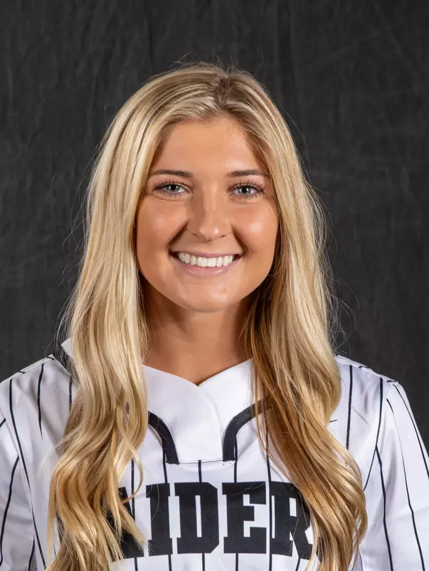 2022 Shelby Sargent Headshot