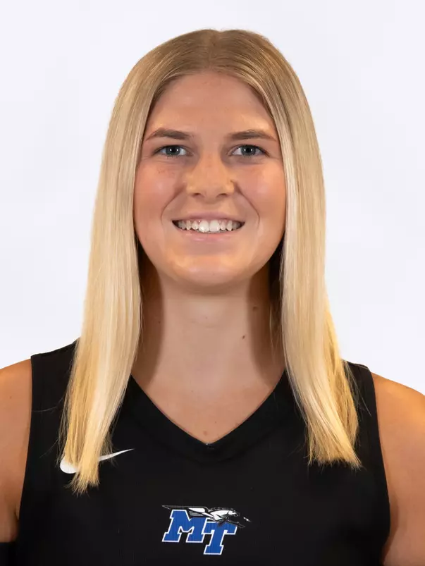 Alivia Bronner Headshot 2024