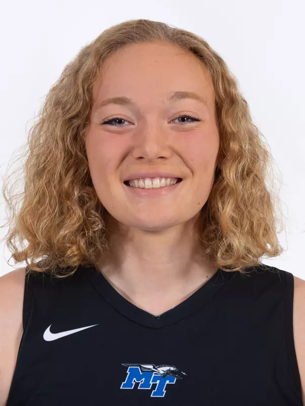 Aowyn Schrader Headshot 2024