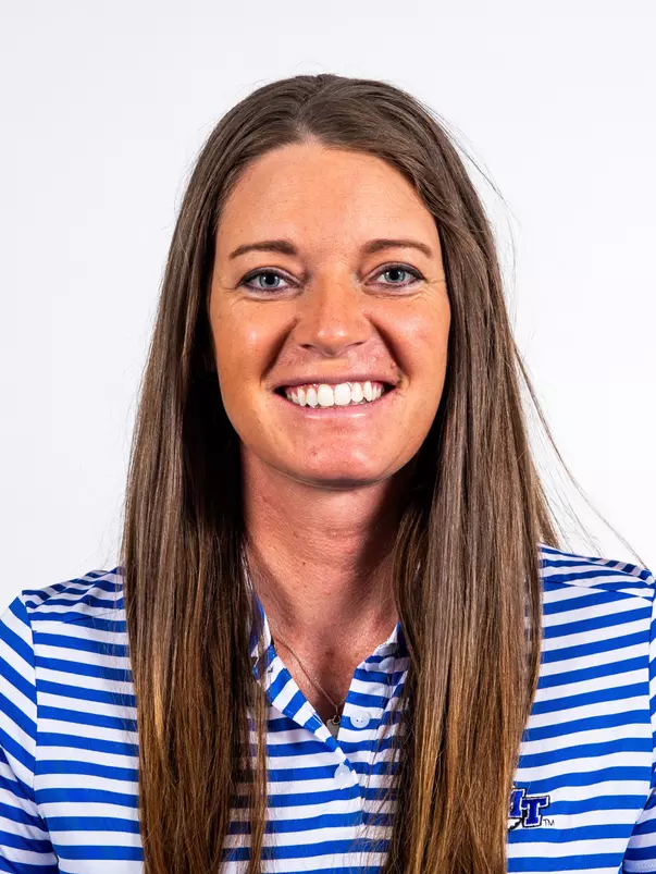 Lauren Giesecke Headshot 2024