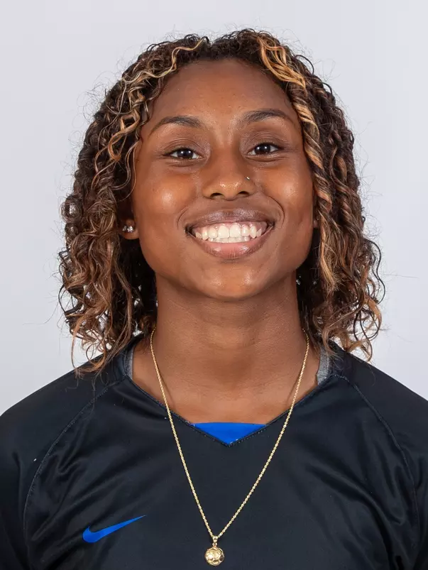 Aireona Duenez Headshot 2024