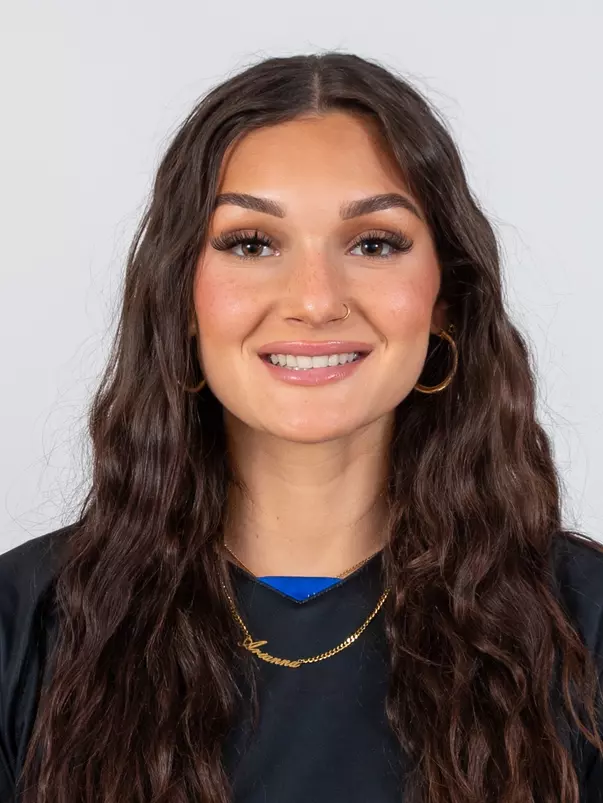 Arianna Kinsley Headshot 2024