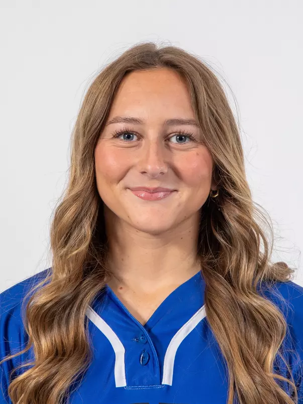 Elle Hildreth Headshot 2025