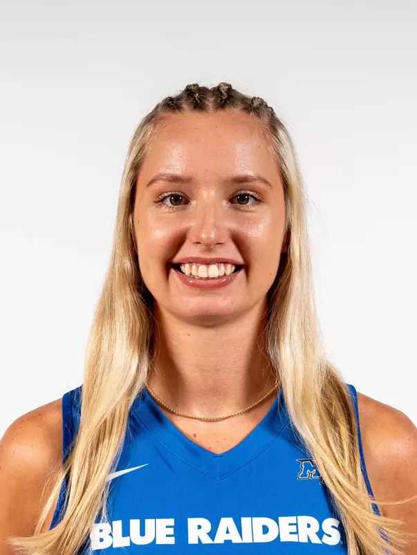 Michaela Dlouhá Headshot 2025