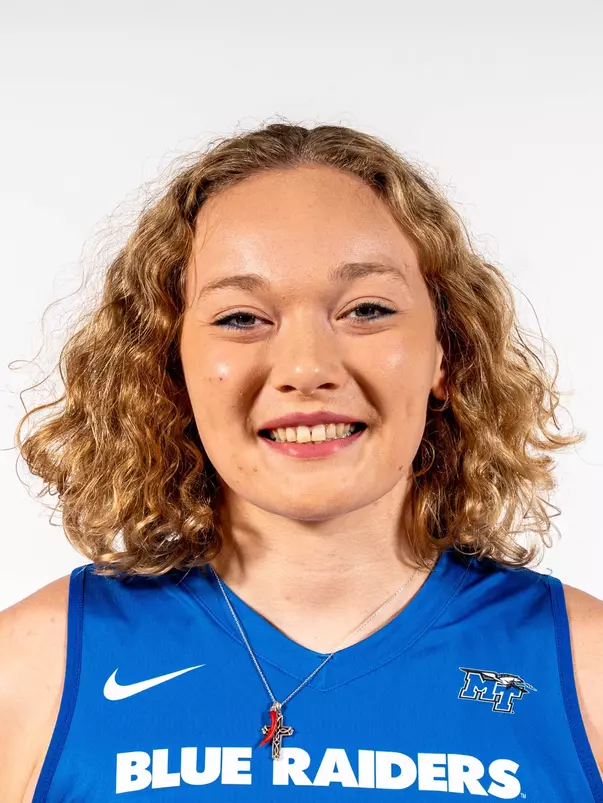 Aowyn Schrader Headshot 2025