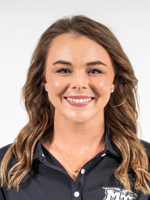 Abbie Lee Headshot 2025