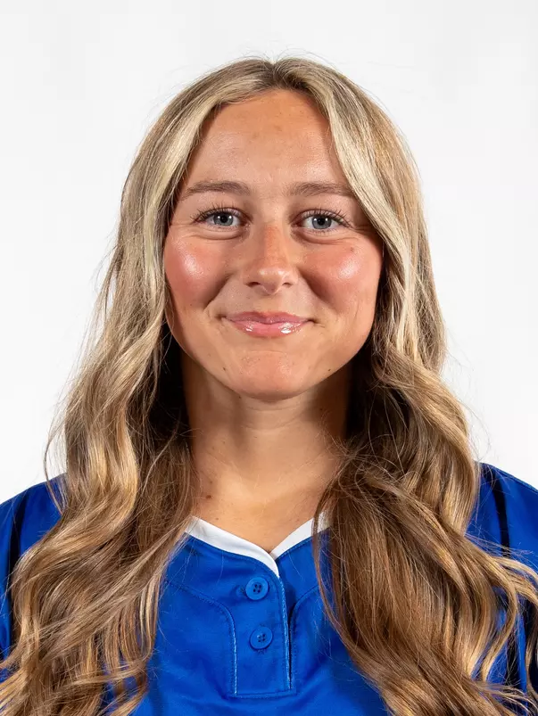 Elle Hildreth Headshot 2026