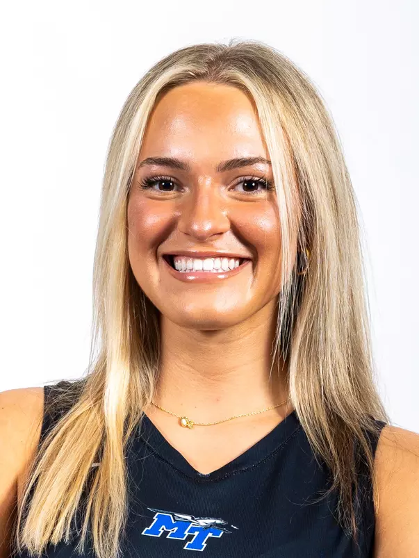 Ellie Watts Headshot 2026