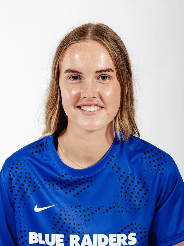 2026 Ania Denham Headshot