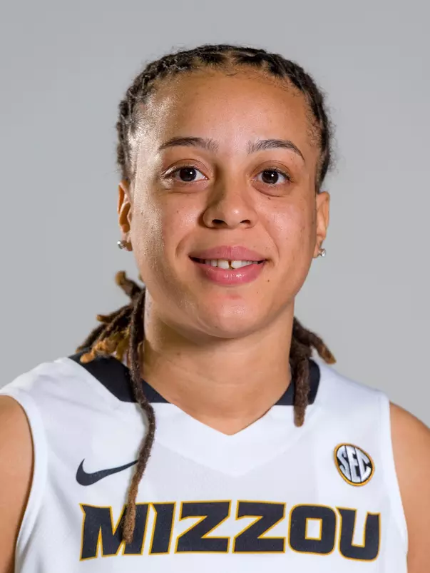 Juanita Robinson 2015-16 Headshot