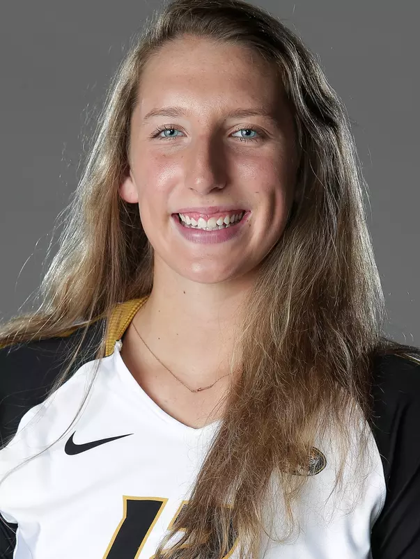 2018 VB Headshots - Kylie Deberg