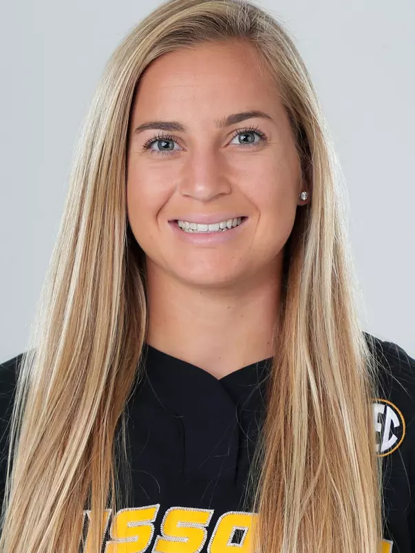 Megan Moll 2022 Headshot
