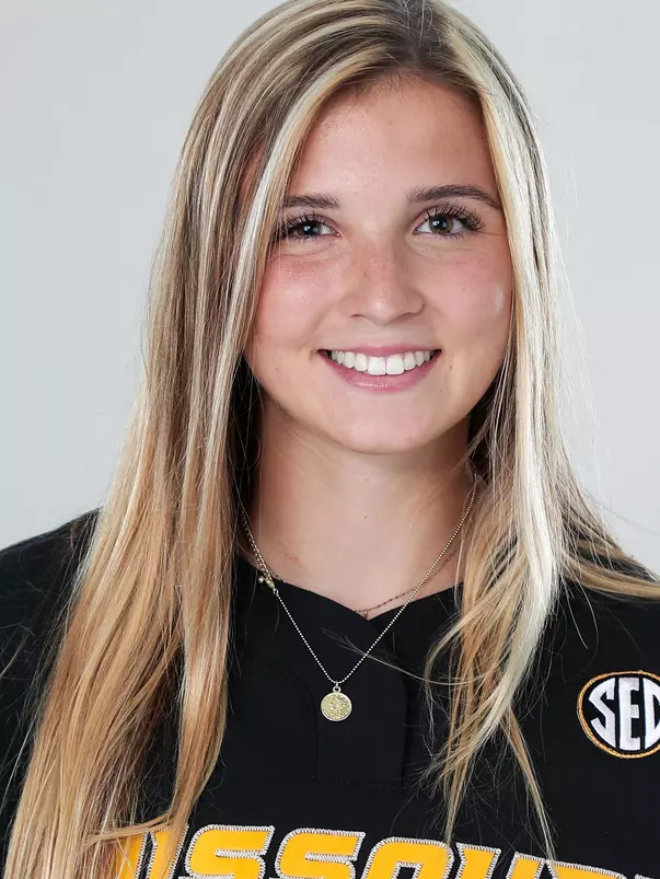 Emma Nichols 2022 Headshot