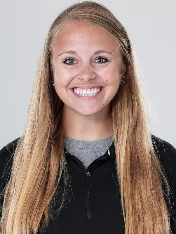 Madi Norman Headshot