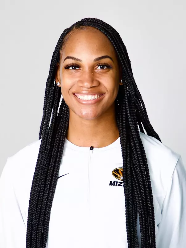 Alyssa Munlyn Headshot