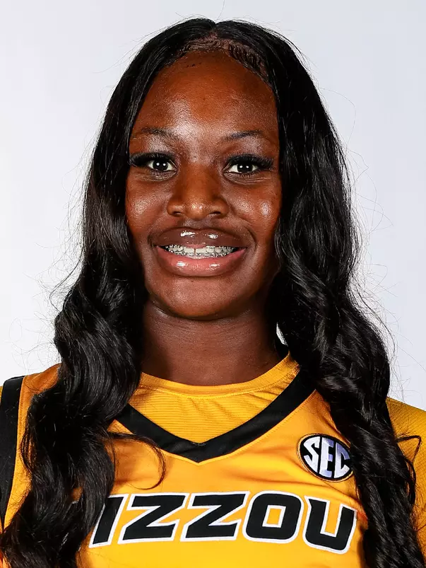 Angelique Ngalakulondi Headshot (2023-24)