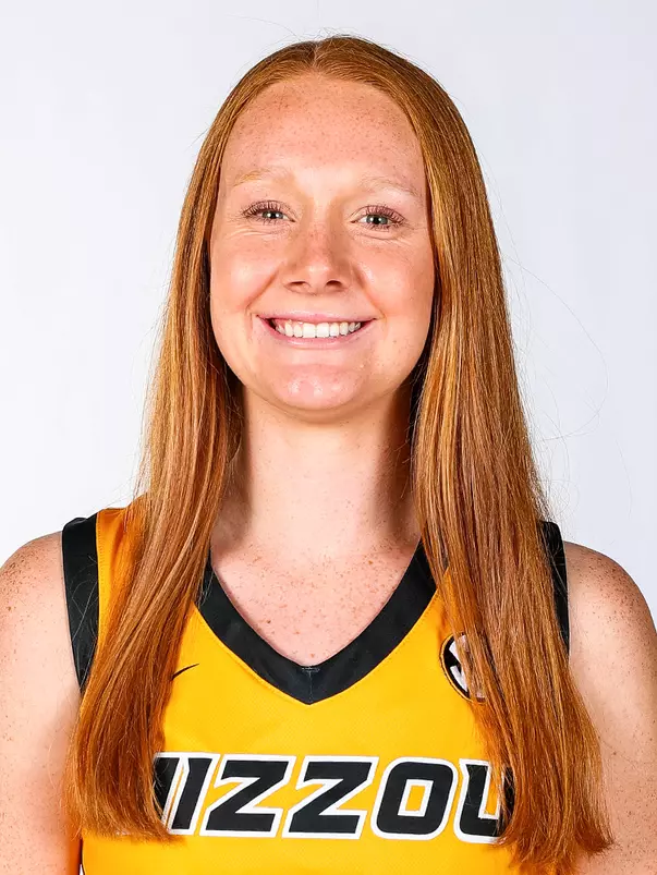 Averi Kroenke Headshot (2023-24)