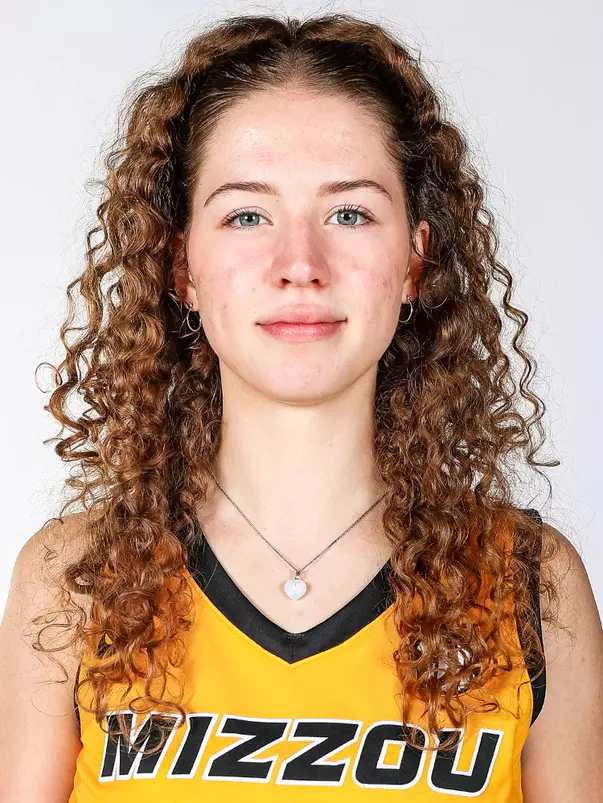 Hilke Feldrappe Headshot (2023-24)