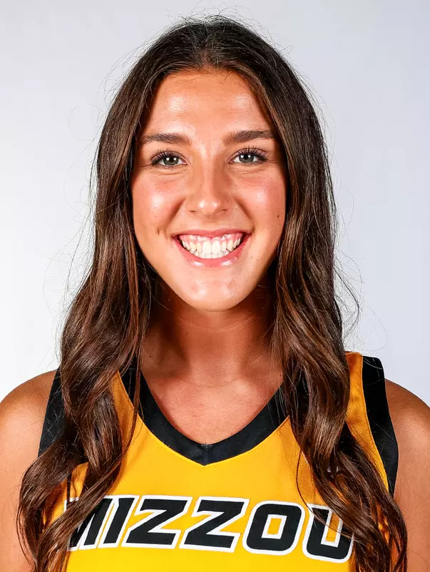 Sarah Linthacum Headshot (2023-24)