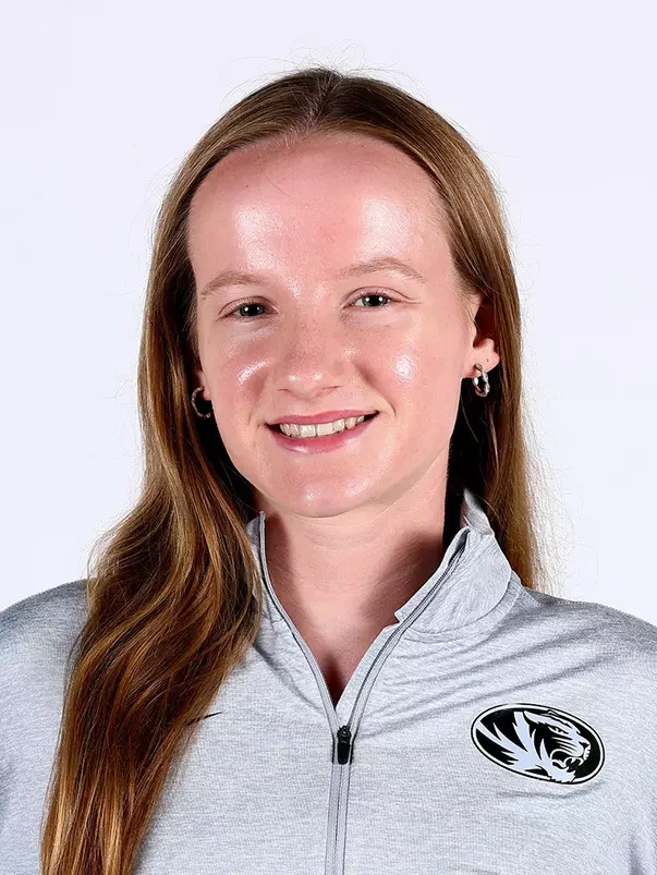 Elissa Barnard Head Shot