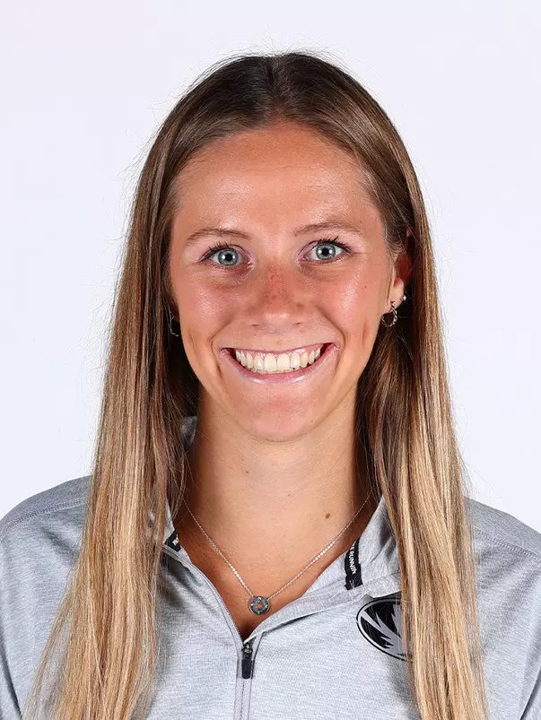 Kelsey Schweizer Head Shot