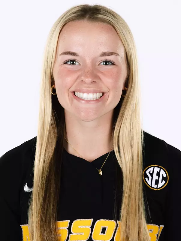 Claire_Cahalan_cropped_headshot