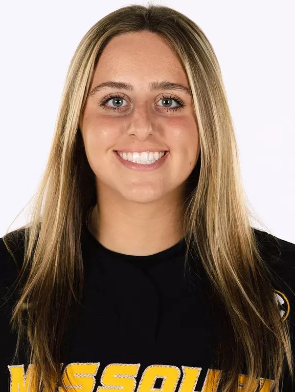 Stefania_Abruscato_cropped_headshot