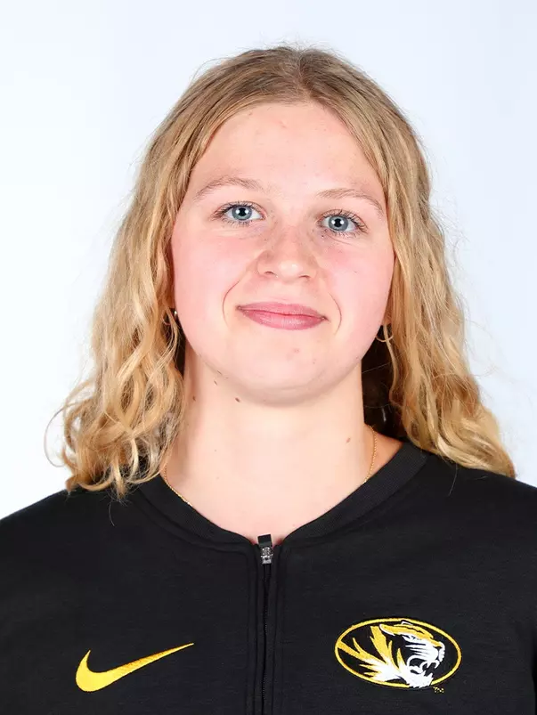 Zara Zallen Head Shot