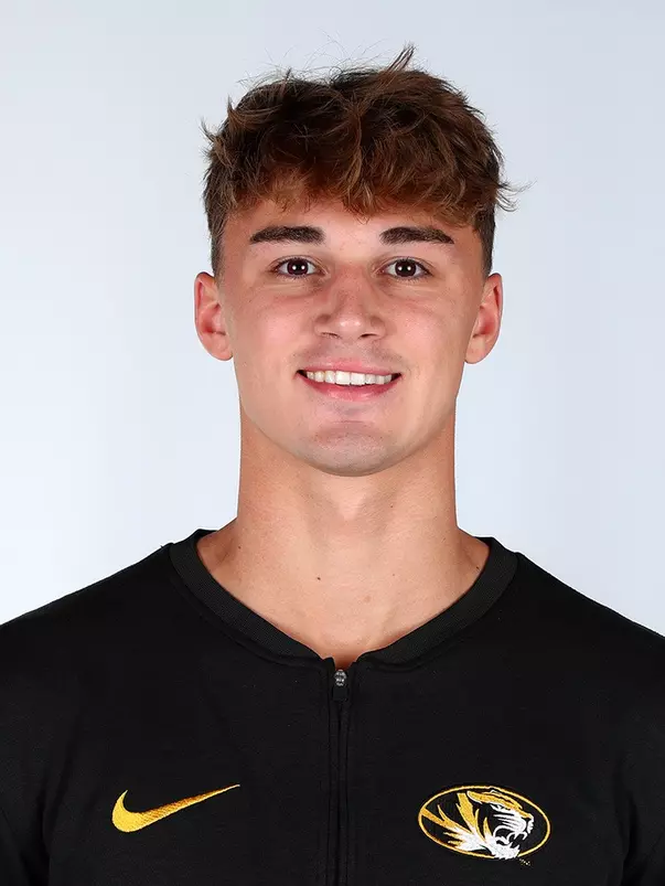 Leo Kurucz Head Shot