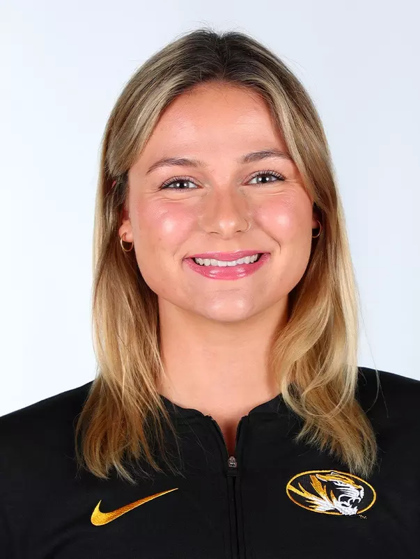 Zoe Winter Head Shot