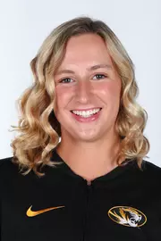 Holley Dennis Head Shot