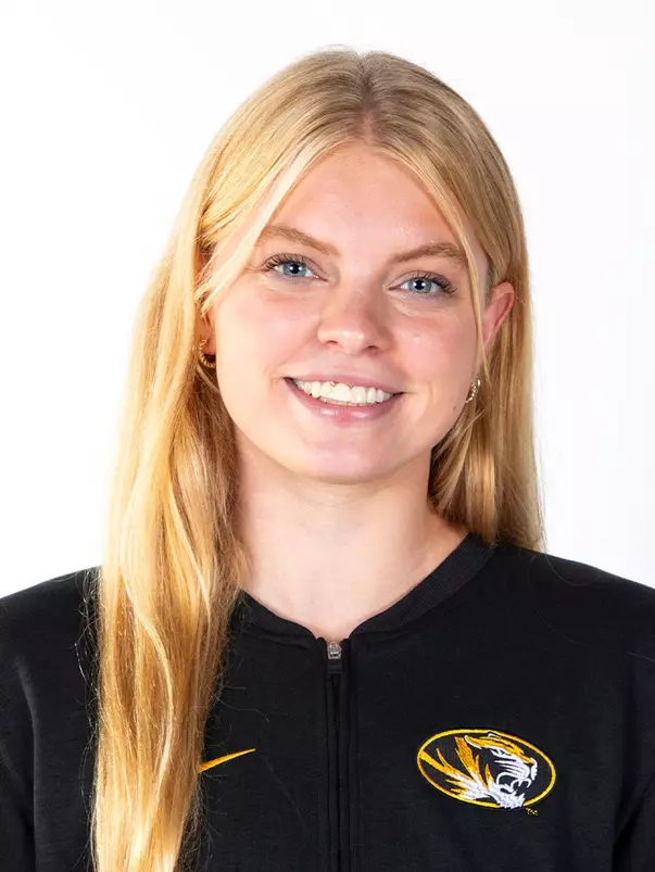 Grace Hanson Head Shot