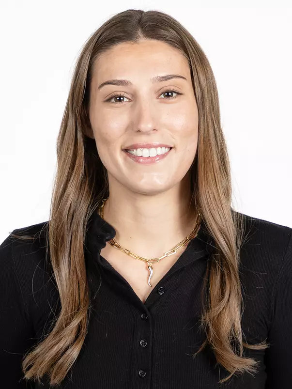 2024-25 Julia Ford Headshot