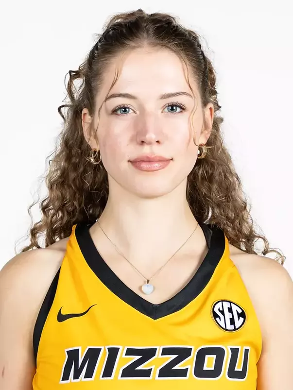 2024-25 Hilke Feldrappe Headshot