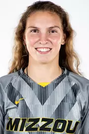 Bella Hollenbach 2024 Headshot