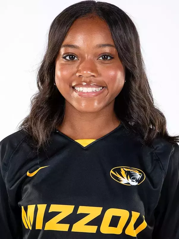 Mia Devrouax 2024 Headshot