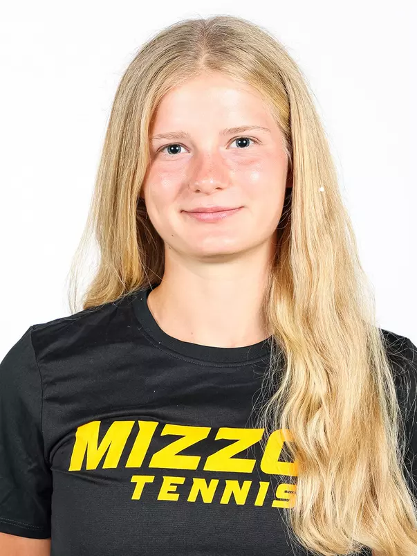 Sarah Hartel Head Shot 24-25