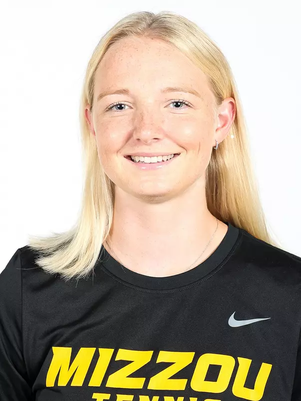 Sophia McLellan Head Shot 24-25