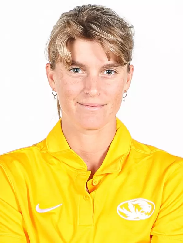 Bianca Turati Head Shot 24-25