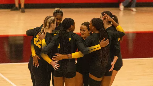 Mizzou huddles together for a point against SEMO