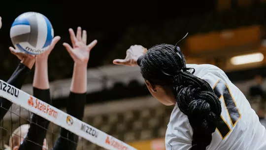 Caylen Alexander Posts A Kill Against South Carolina at Hearnes Center
