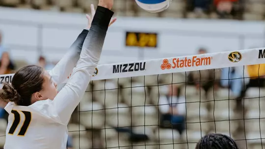 Regan Blocks Attack Against South Carolina