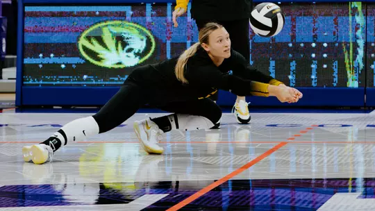 Maya Sands dives for the ball during the 2025 season