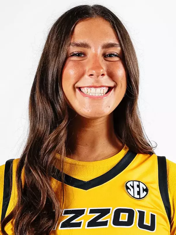 Hannah Linthacum 2025-26 Headshot